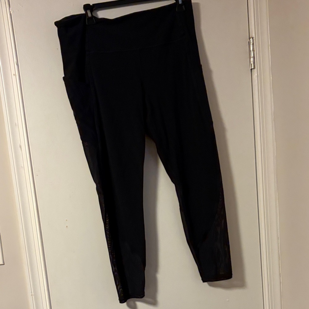 Athleta 7/8 vitality stash pocket leggings